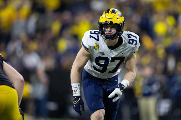 Michigan pass rusher Aidan Hutchinson on defensive line